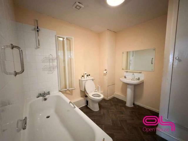 Flat for sale in Lee Bank, Greater Manchester