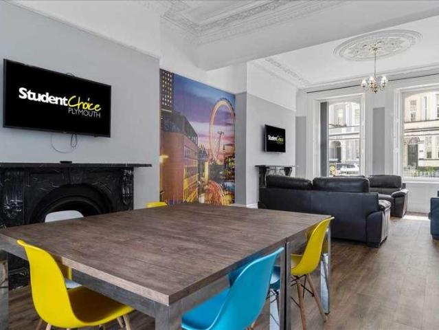 Apartment for rent in West Hoe, Mount Wise