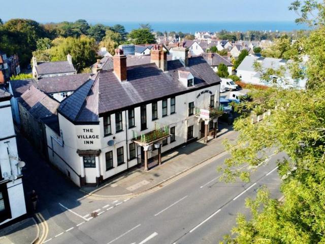 Flat for sale in Llanfairfechan, Wales