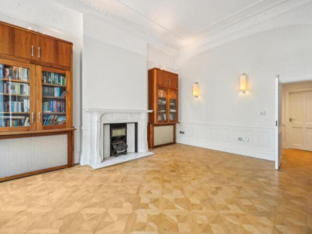 Apartment for sale in Cat Hill, England