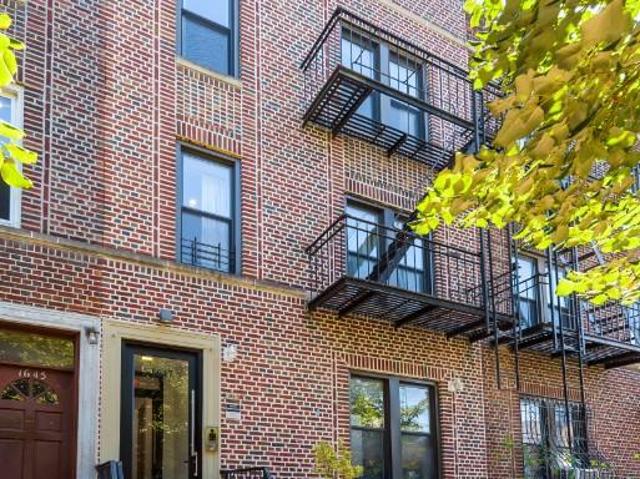 Apartment for sale in Arverne, New York