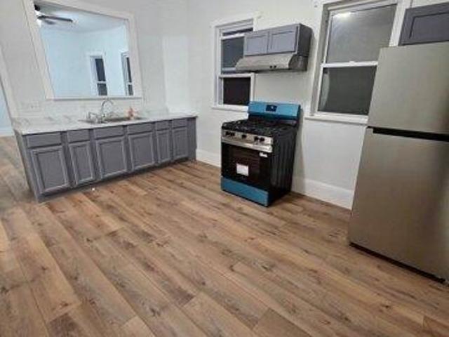 House for sale in Bellingham Square, Chelsea