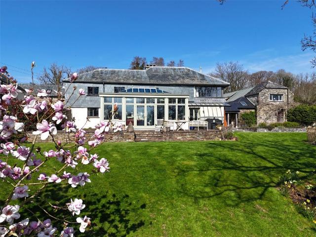 House for sale in Weir Quay, Devon
