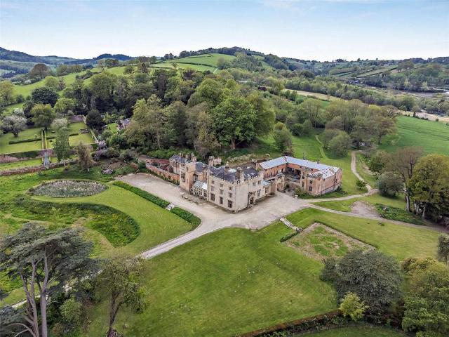 House for sale in Welshpool, Wales