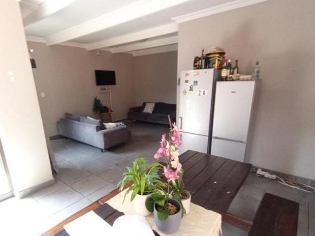 Room for rent in Waterkloof, Gauteng