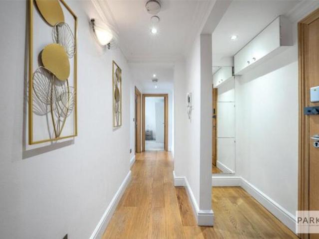 Cottage for sale in Cat Hill, England
