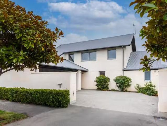 House for sale in Chaslands, Canterbury
