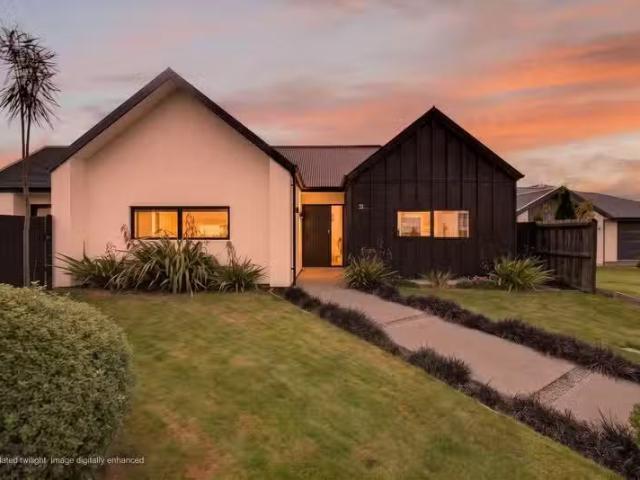 House for sale in Chaslands, Canterbury