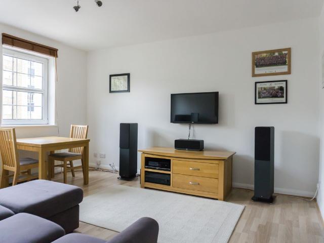 Apartment for rent in Limehouse, Greater London
