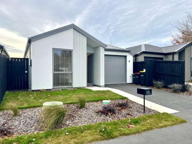 House for sale in Chaslands, Canterbury