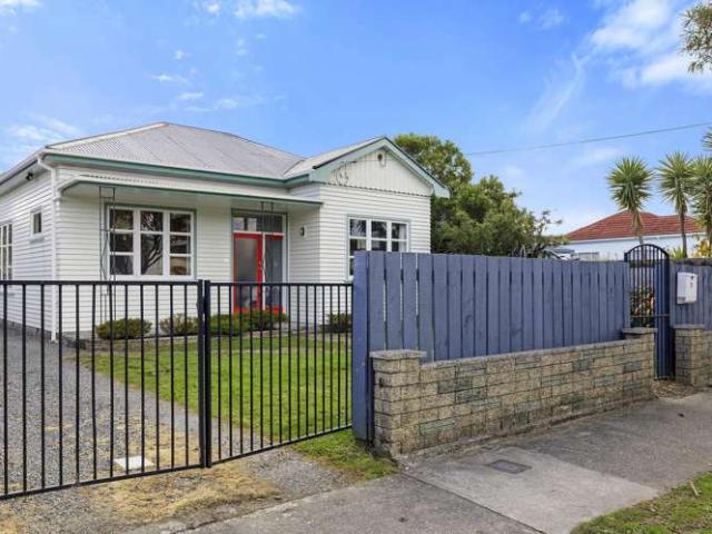 House for sale in Days Bay, Wellington