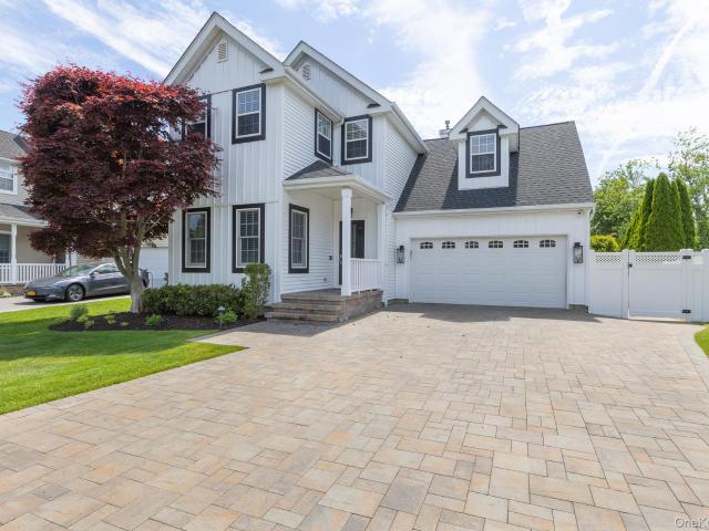 House for sale in Smithtown, New York