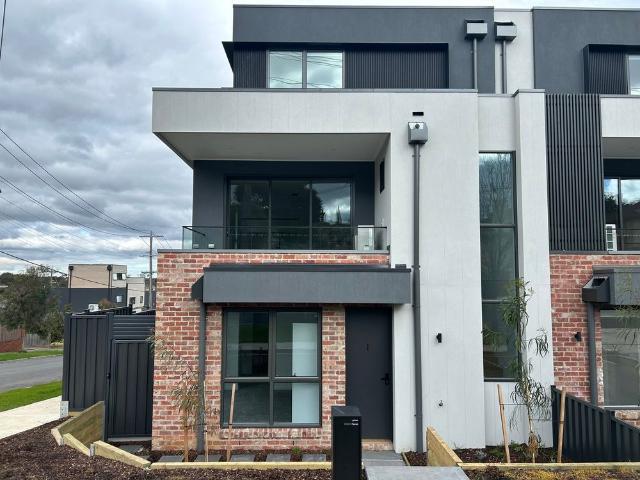 Townhouse for rent in Camerons Creek, Victoria