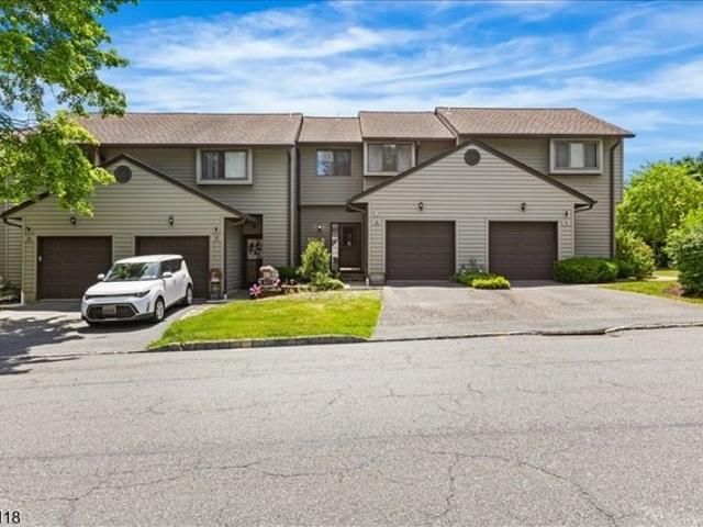 Townhouse for sale in Hampton, New Jersey