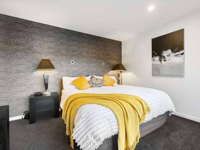 House for sale in Chaslands, Canterbury