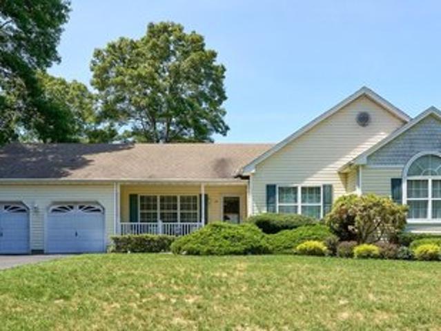 House for sale in Centereach, New York