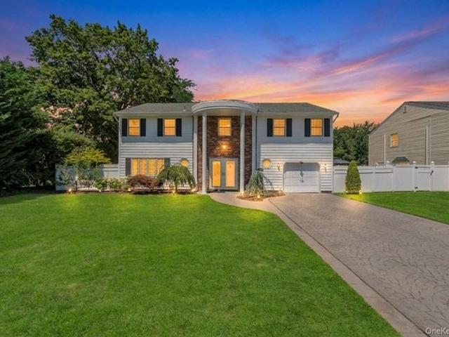House for sale in Smithtown, New York