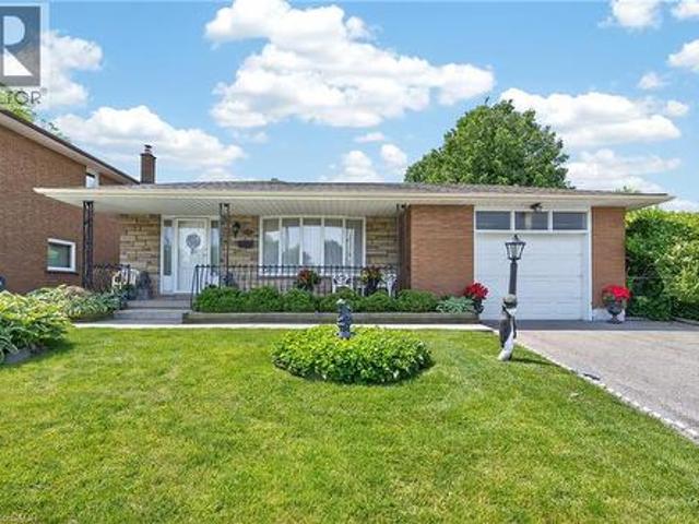 House for sale in Ancaster, Ontario