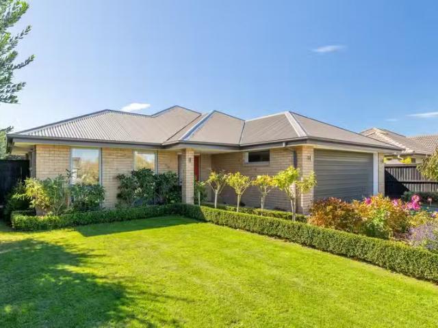 House for sale in Chaslands, Canterbury