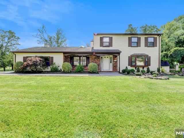 House for sale in East Hanover, New Jersey