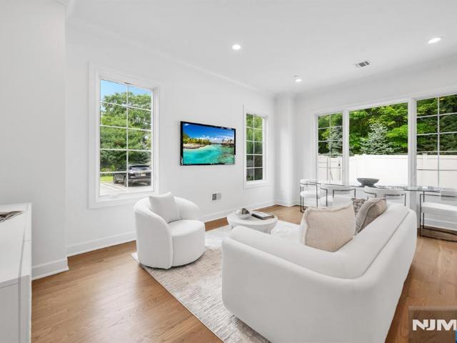 Townhouse for sale in Paramus, Bergen County