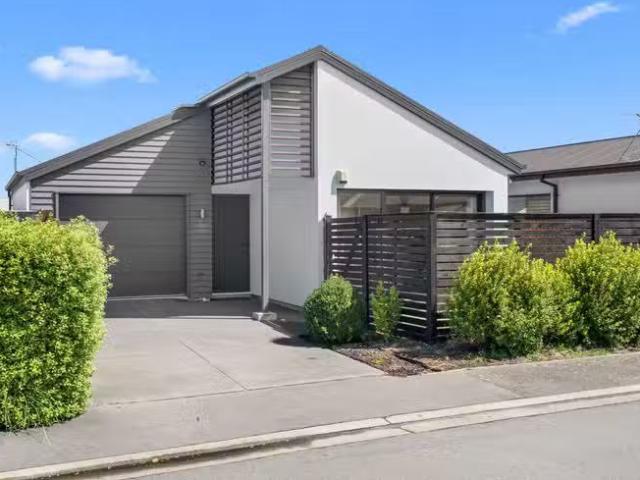 House for sale in Chaslands, Canterbury