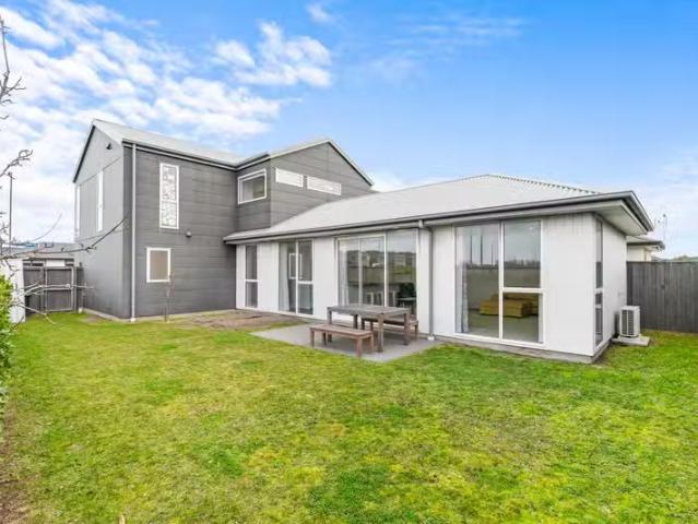 House for sale in Chaslands, Canterbury