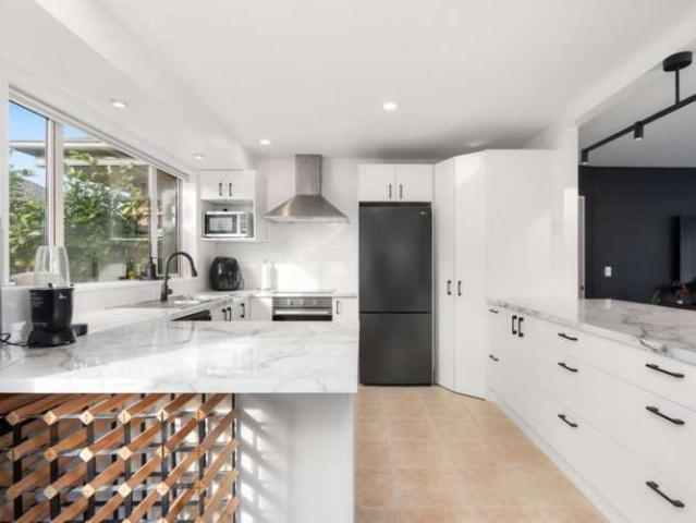 Property for sale in Chaslands, Canterbury