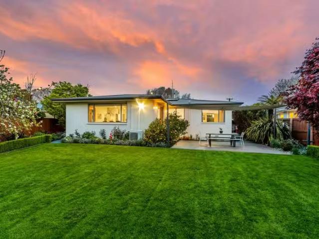 House for sale in Chaslands, Canterbury