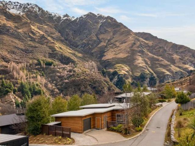 House for sale in Otakou