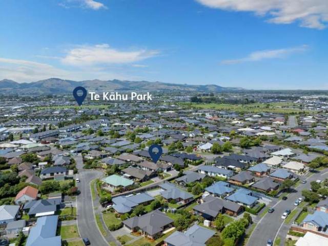 Townhouse for sale in Chaslands, Canterbury