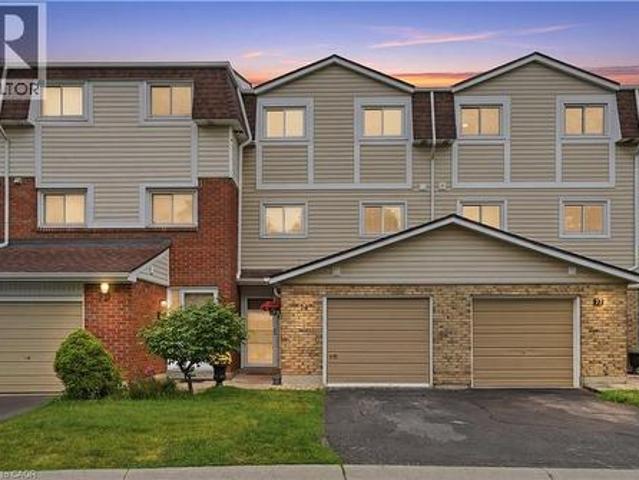 Townhouse for sale in Ancaster, Ontario