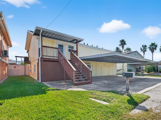 House for sale in Hitchcock, Texas