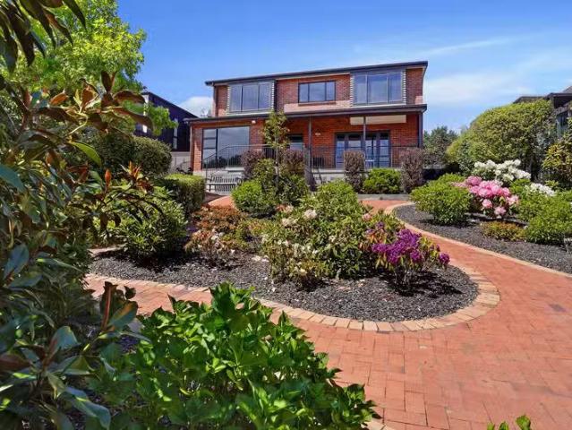 House for sale in Chaslands, Canterbury