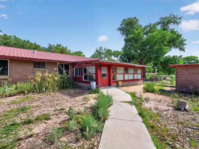 House for sale in Peralta, New Mexico