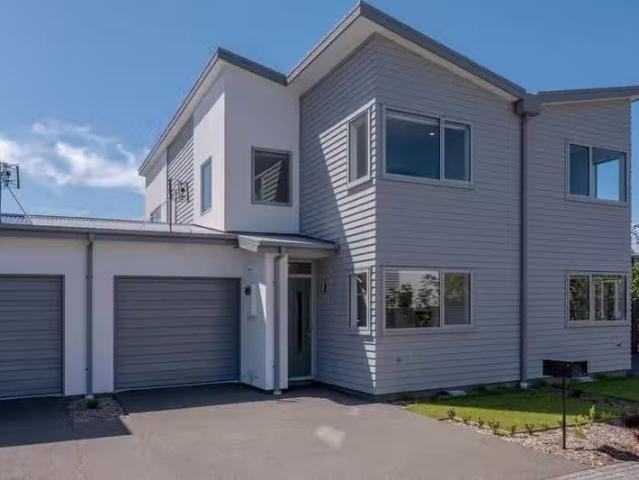House for sale in Chaslands, Canterbury