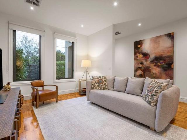 Townhouse for rent in Hampton East, Melbourne