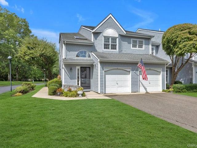 Condo for sale in Smithtown, New York