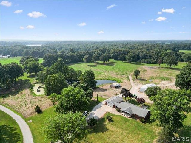 House for sale in Hillsboro, Illinois