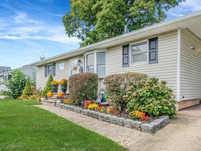 House for sale in Bay Shore, Town of Islip
