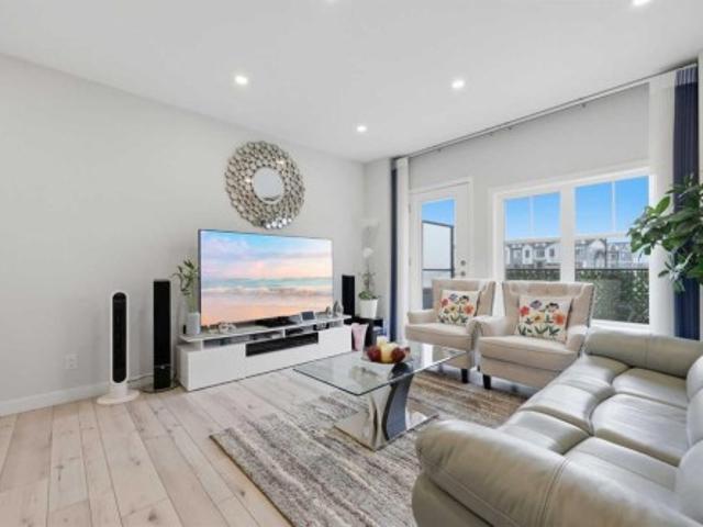 Townhouse for sale in Douglas Glen, Calgary