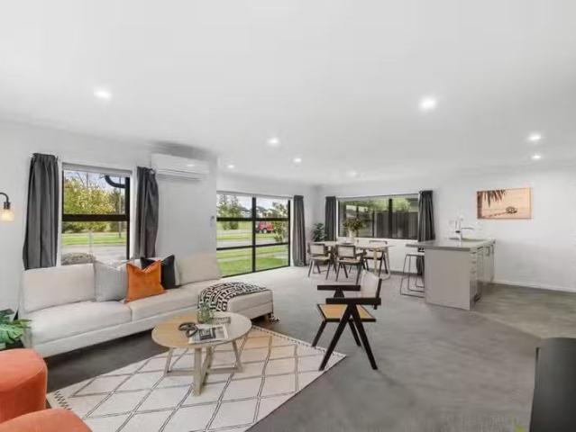 House for sale in Chaslands, Canterbury