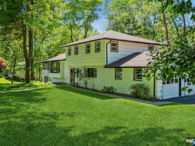 House for rent in Demarest