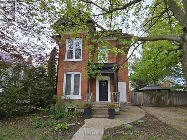 House for sale in Ontario