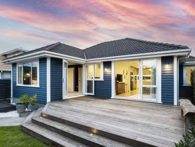 House for sale in Chaslands, Canterbury