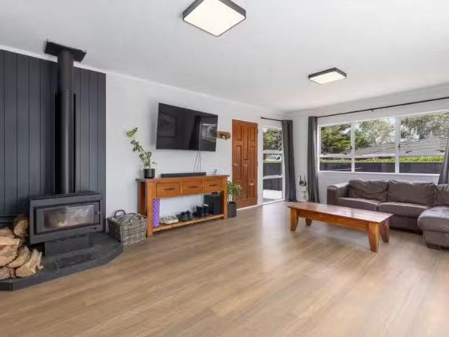 House for sale in Paraparaumu Beach, Wellington