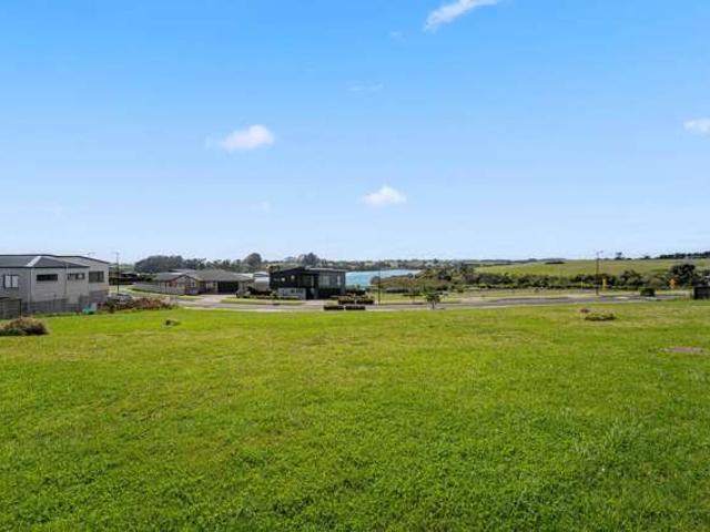 Land for sale in Awhitu, Oroua County