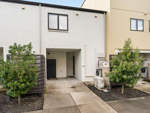 Townhouse for sale in Paremoremo
