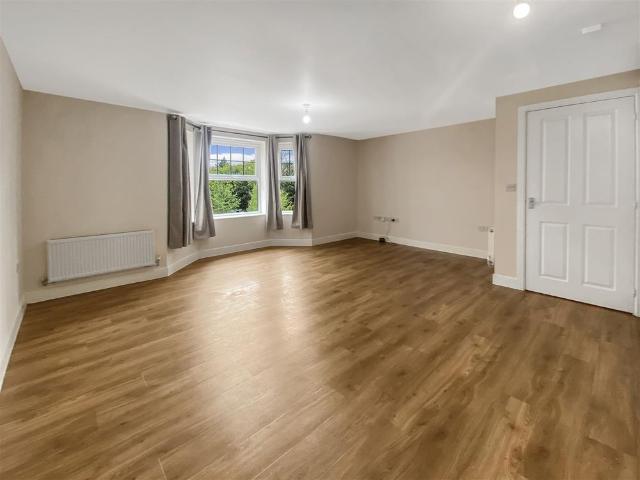 Apartment for rent in Mile End, Fordham Heath