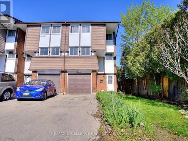 Townhouse for sale in Ancaster, Ontario